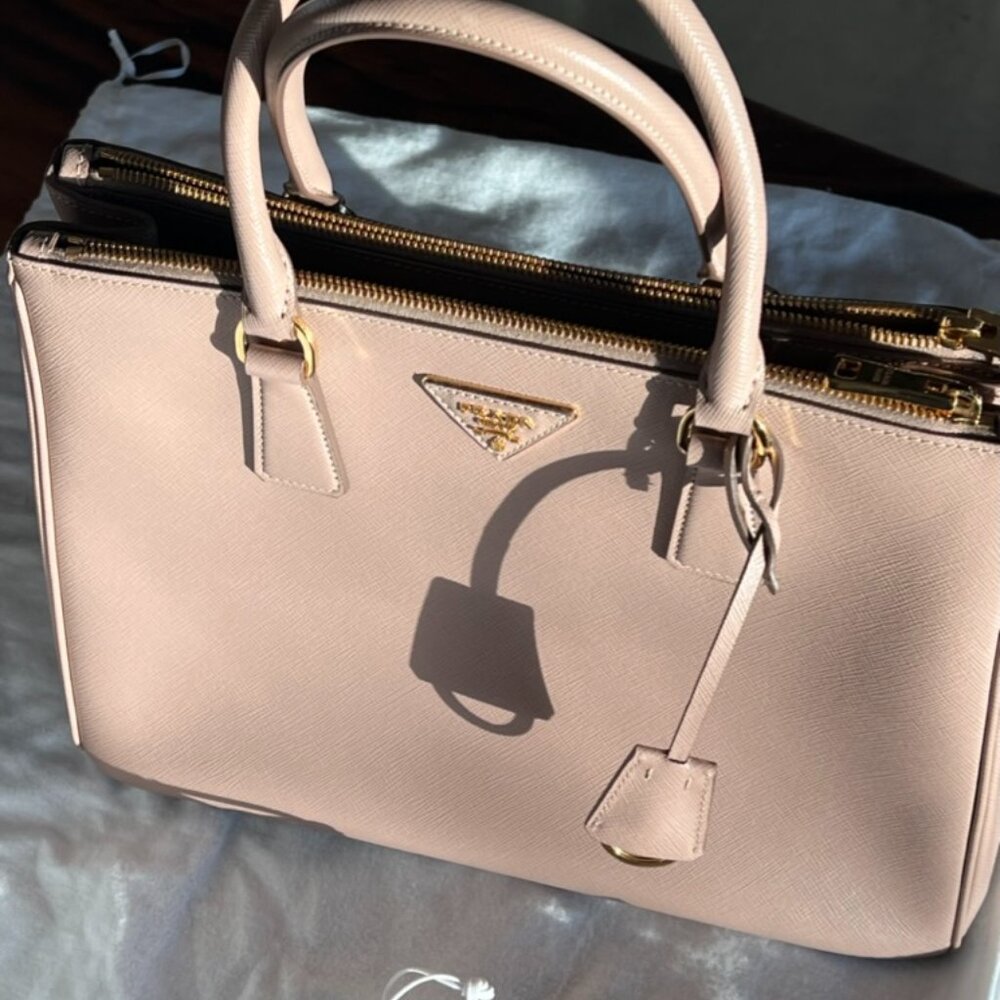 Medium Prada Galleria Saffiano leather bag